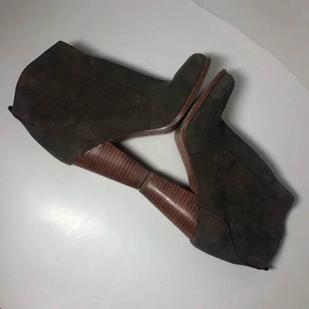 Joie Shirt Boots Size 37.5 Suede Heel Booties stacked heel olive Green Suede